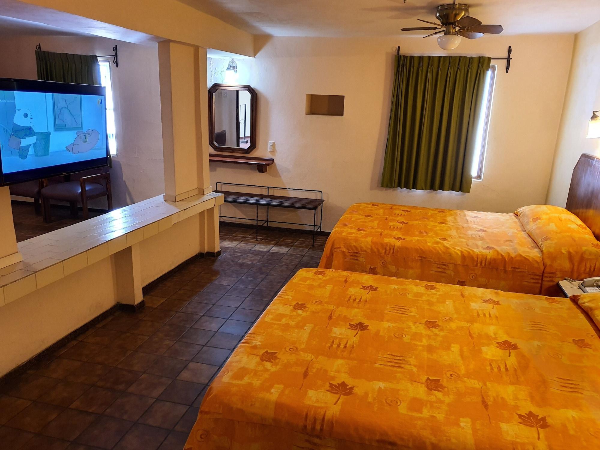 Hotel Suites Kino Ермосільо Екстер'єр фото