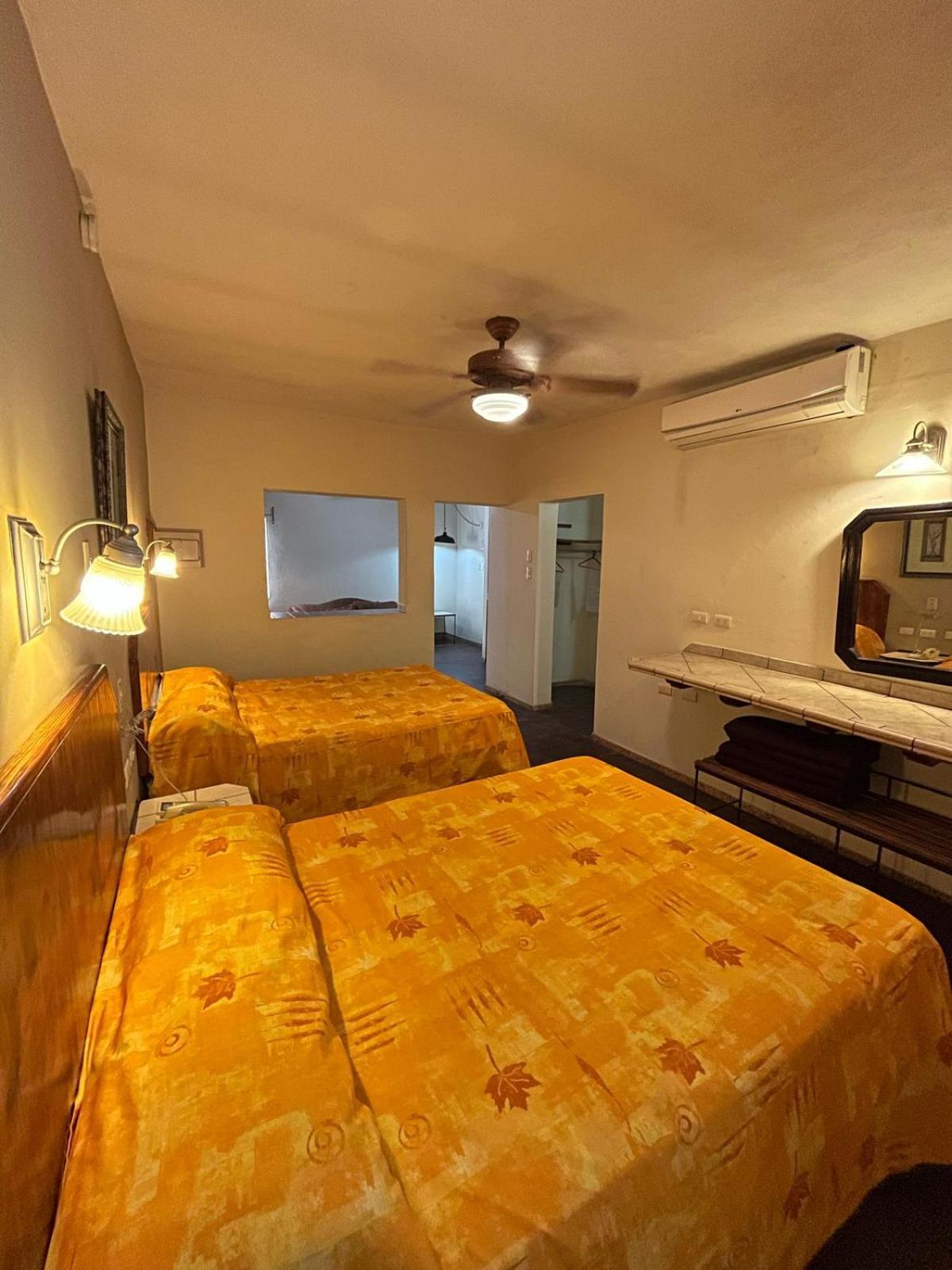 Hotel Suites Kino Ермосільо Екстер'єр фото